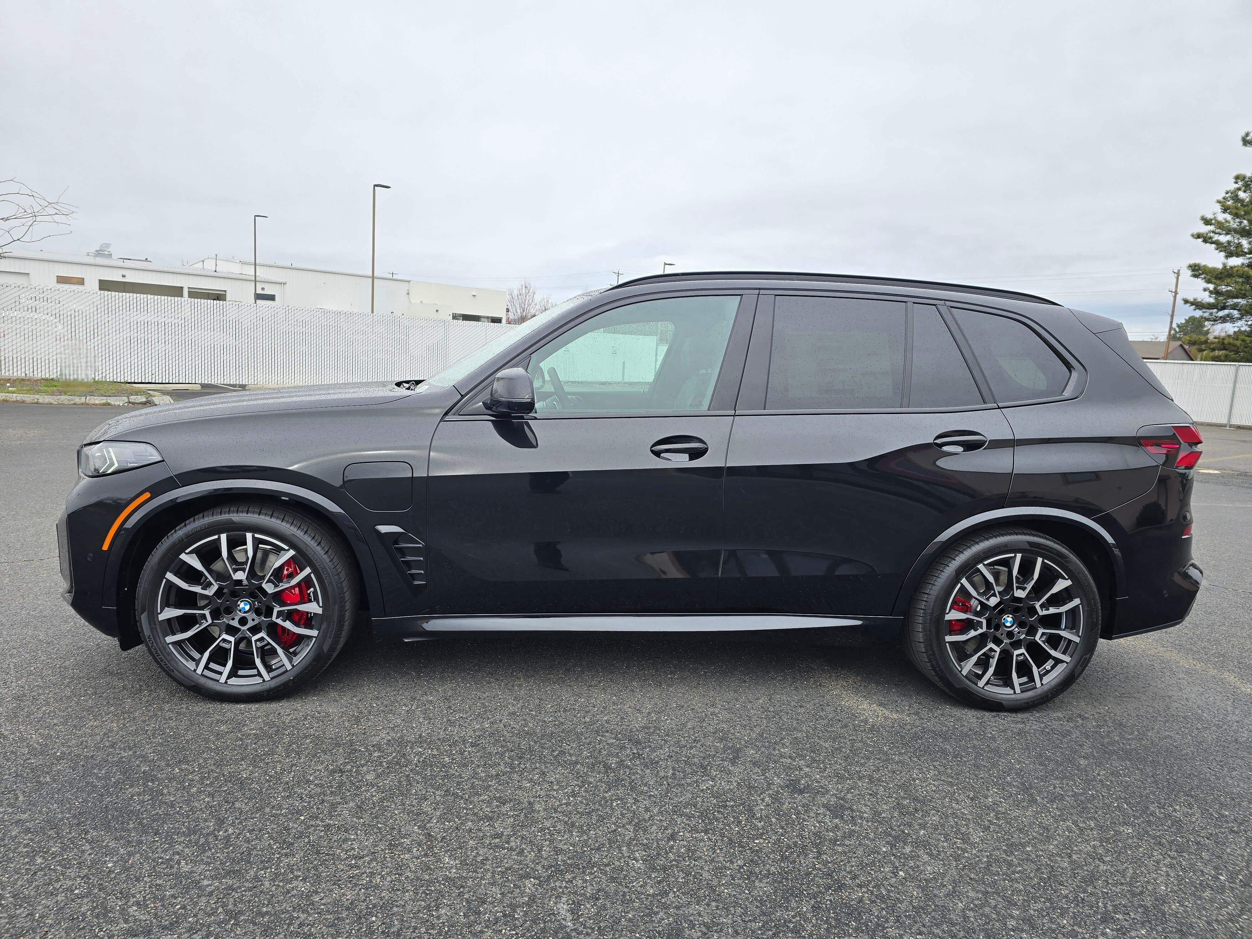 New 2026 BMW X5 xDrive50e w/ Executive Package image 3