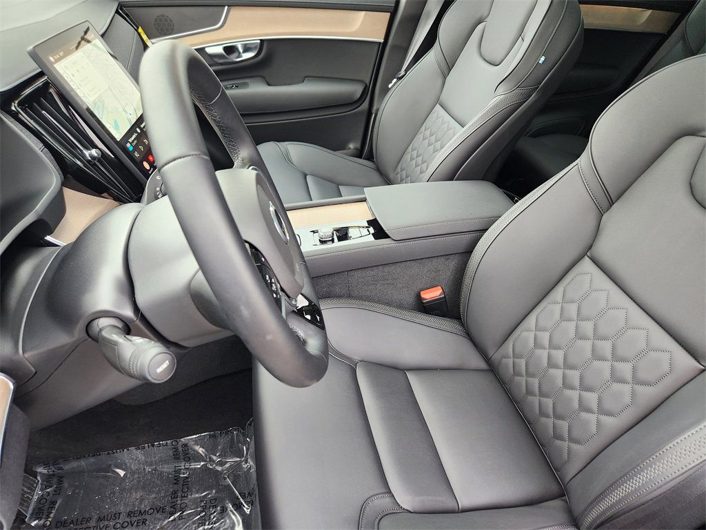 Used 2025 Volvo XC90 B6 Core w/ Protection Package Premier image 5