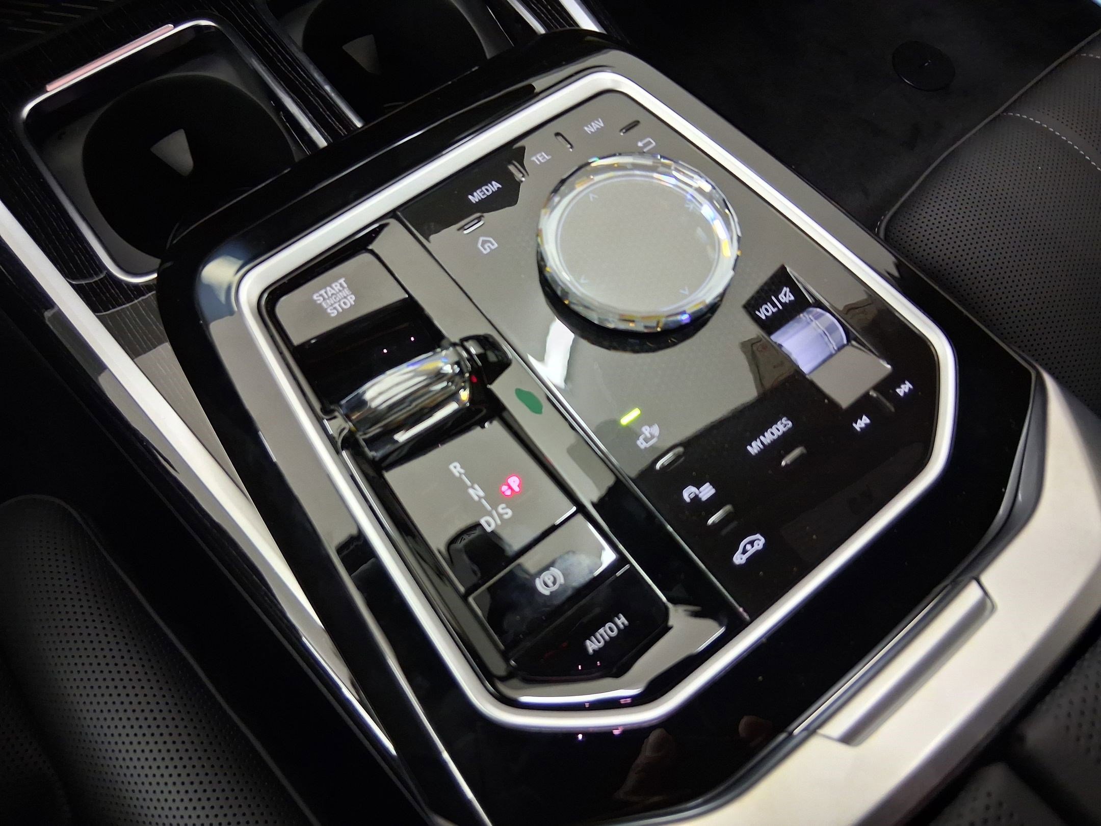 New 2026 BMW 750e xDrive w/ Premium Package AWD/4WD image 15