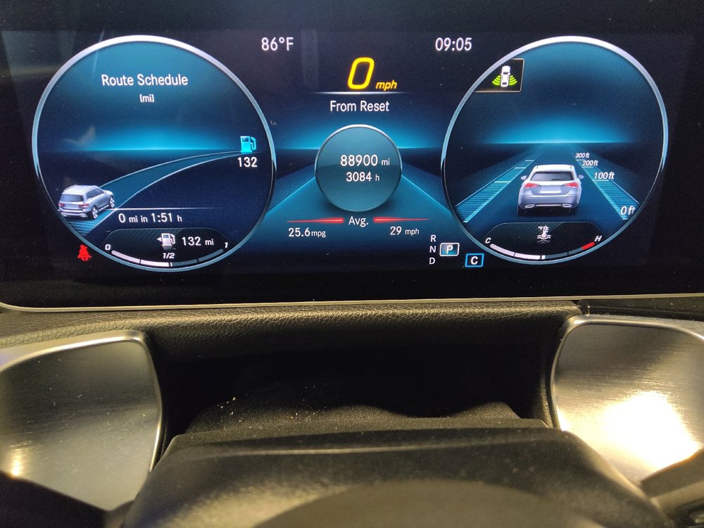 Used 2021 Mercedes-Benz GLB 250 w/ Premium Package image 23