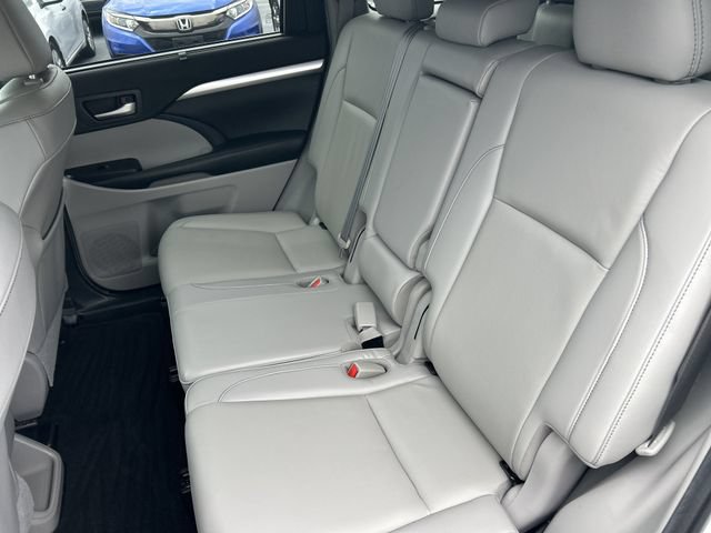 Used 2019 Toyota Highlander XLE FWD image 30