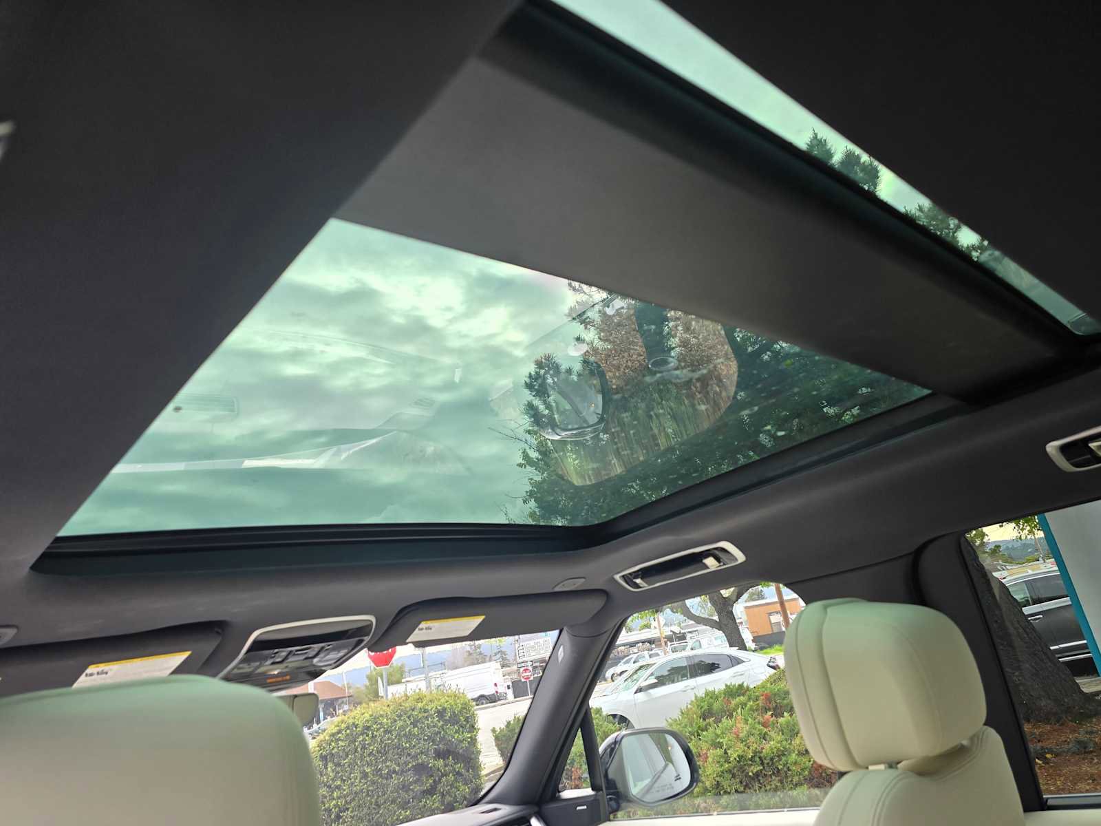 Used 2023 Land Rover Range Rover SE image 21