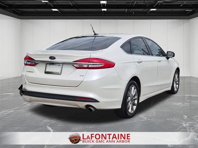 Used 2017 Ford Fusion SE FWD image 7