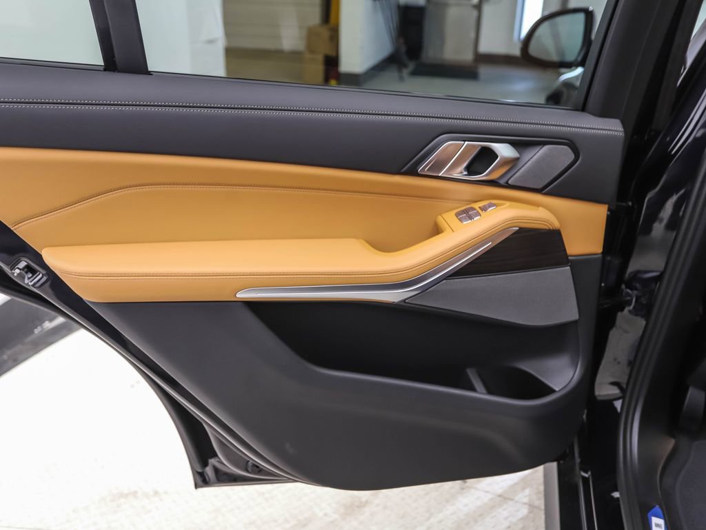 Used 2025 BMW X7 xDrive40i w/ Executive Package image 19