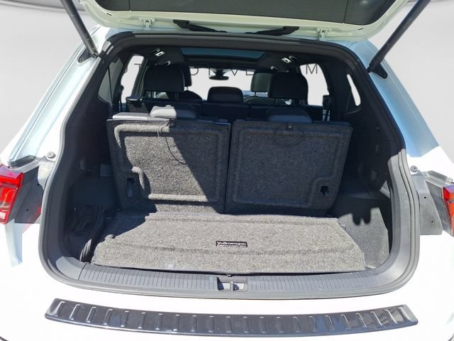 Certified 2024 Volkswagen Tiguan SE R-Line FWD image 23