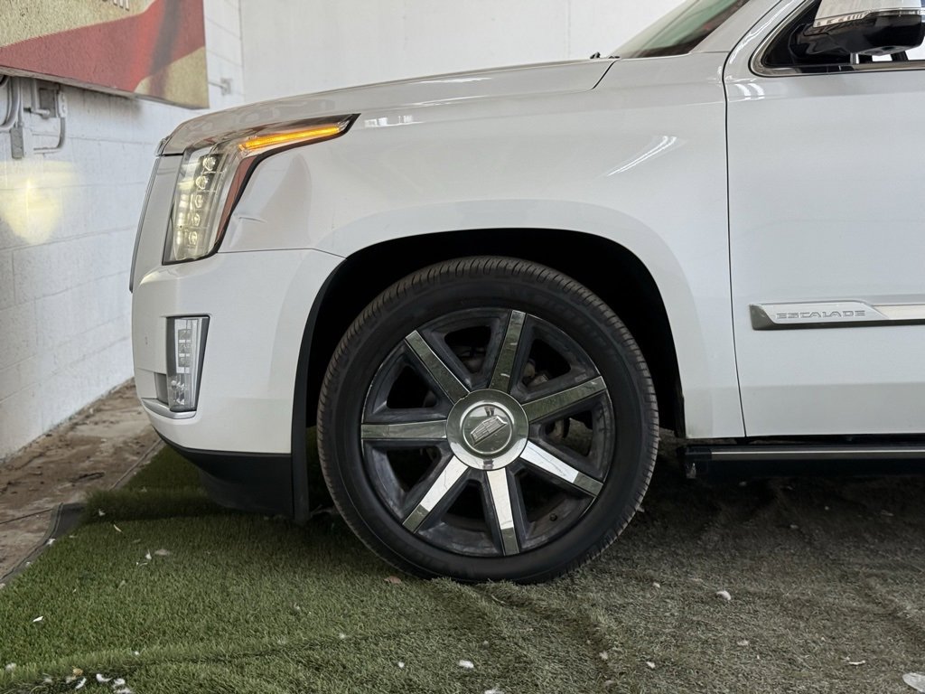 Used 2016 Cadillac Escalade ESV Premium image 11