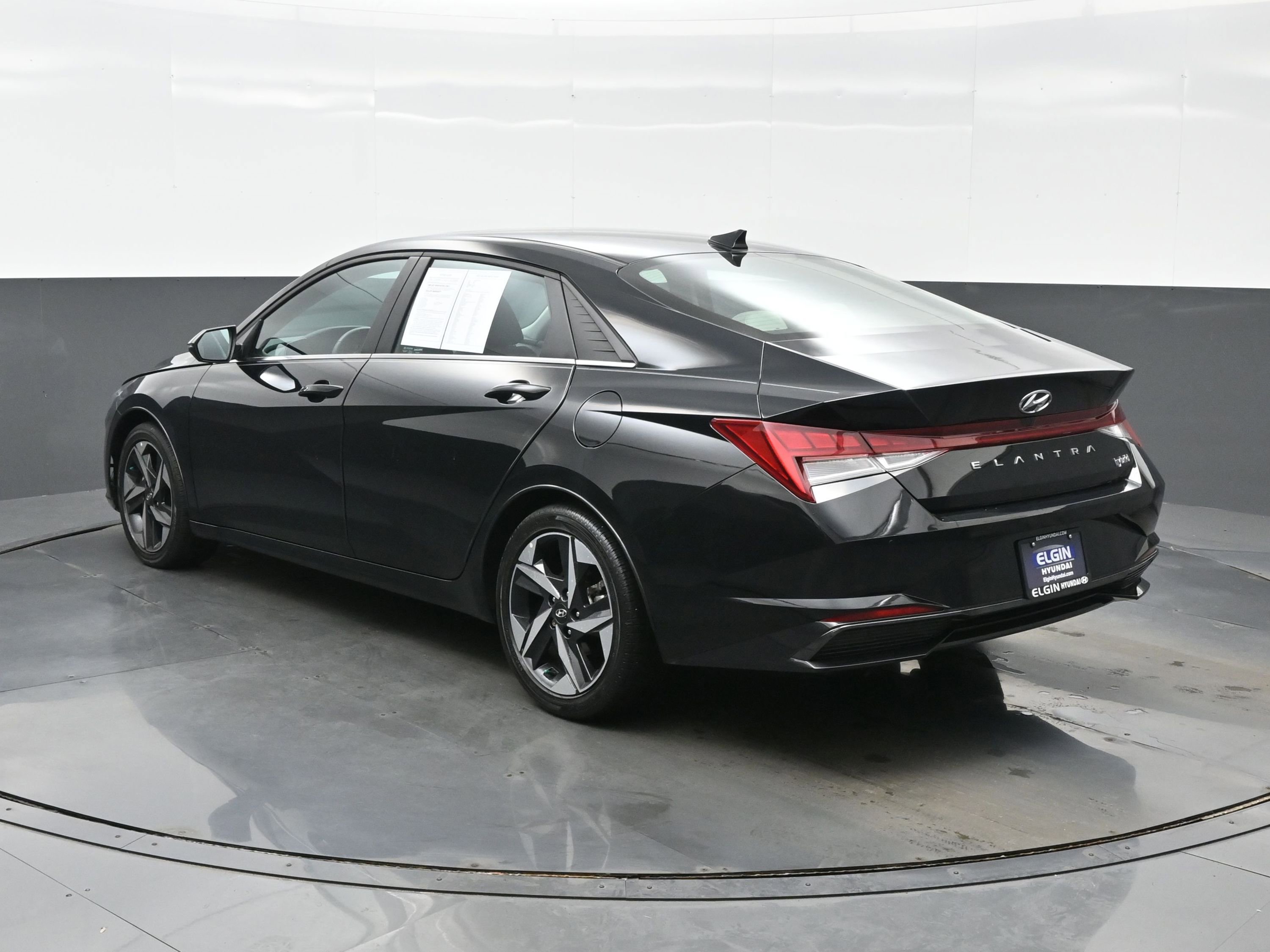 Used 2023 Hyundai Elantra Limited image 4