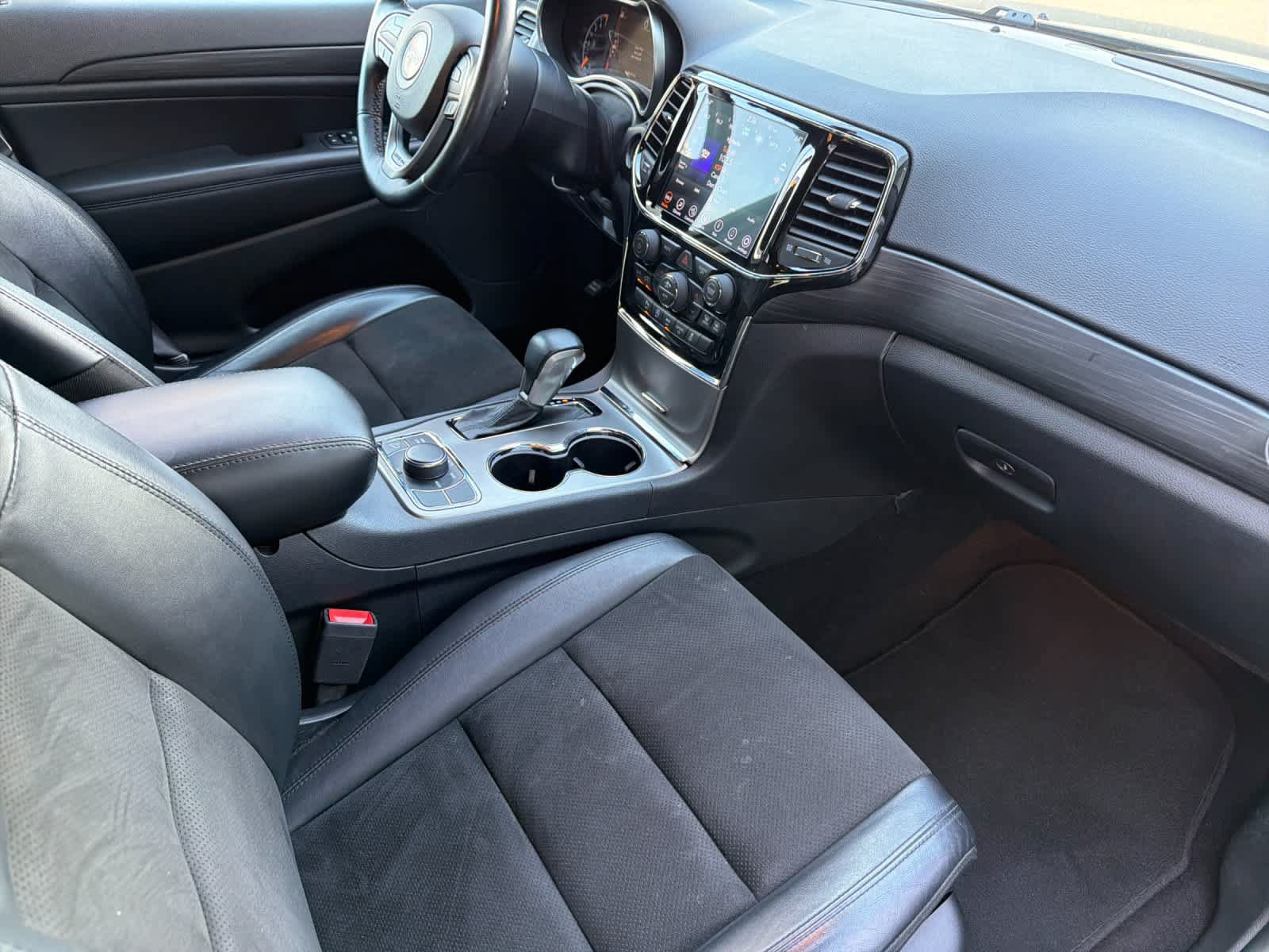 Used 2020 Jeep Grand Cherokee Altitude AWD/4WD image 16