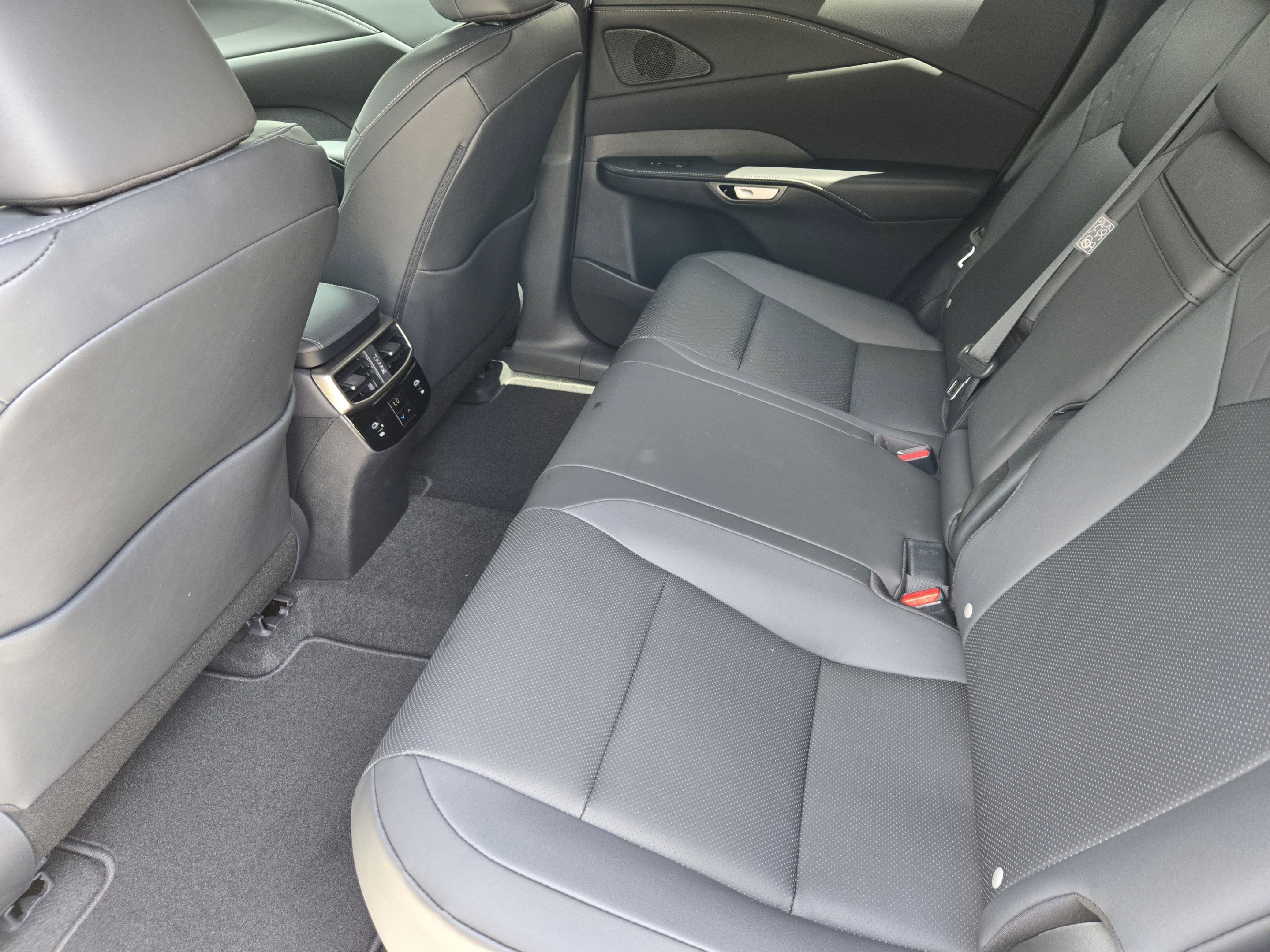 New 2026 Lexus RX 350h AWD/4WD image 17