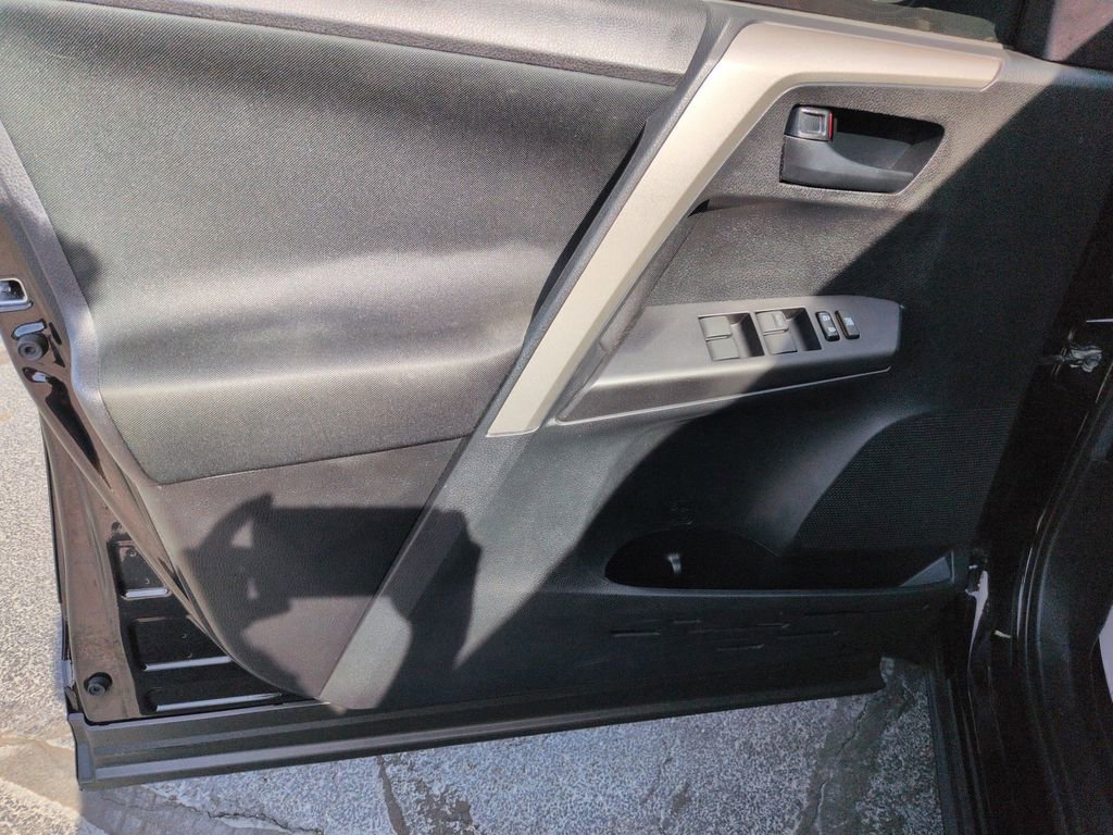 Used 2018 Toyota RAV4 LE w/ All Weather Liner Package image 10