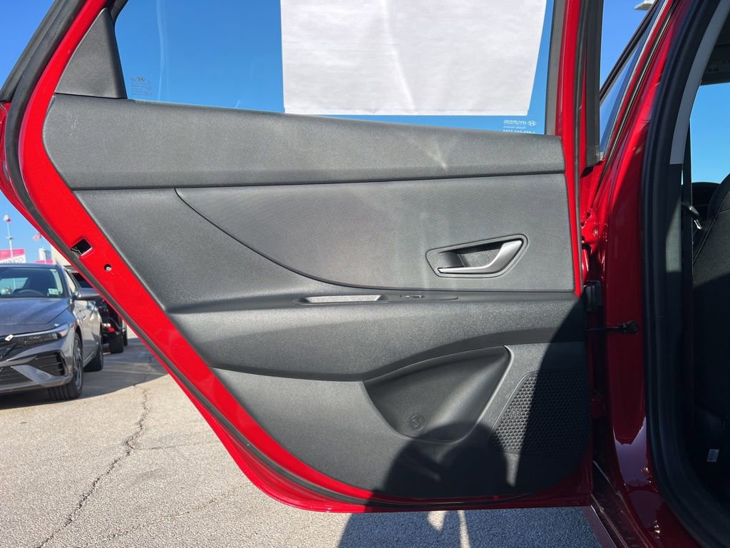 Used 2025 Hyundai Elantra SE image 10