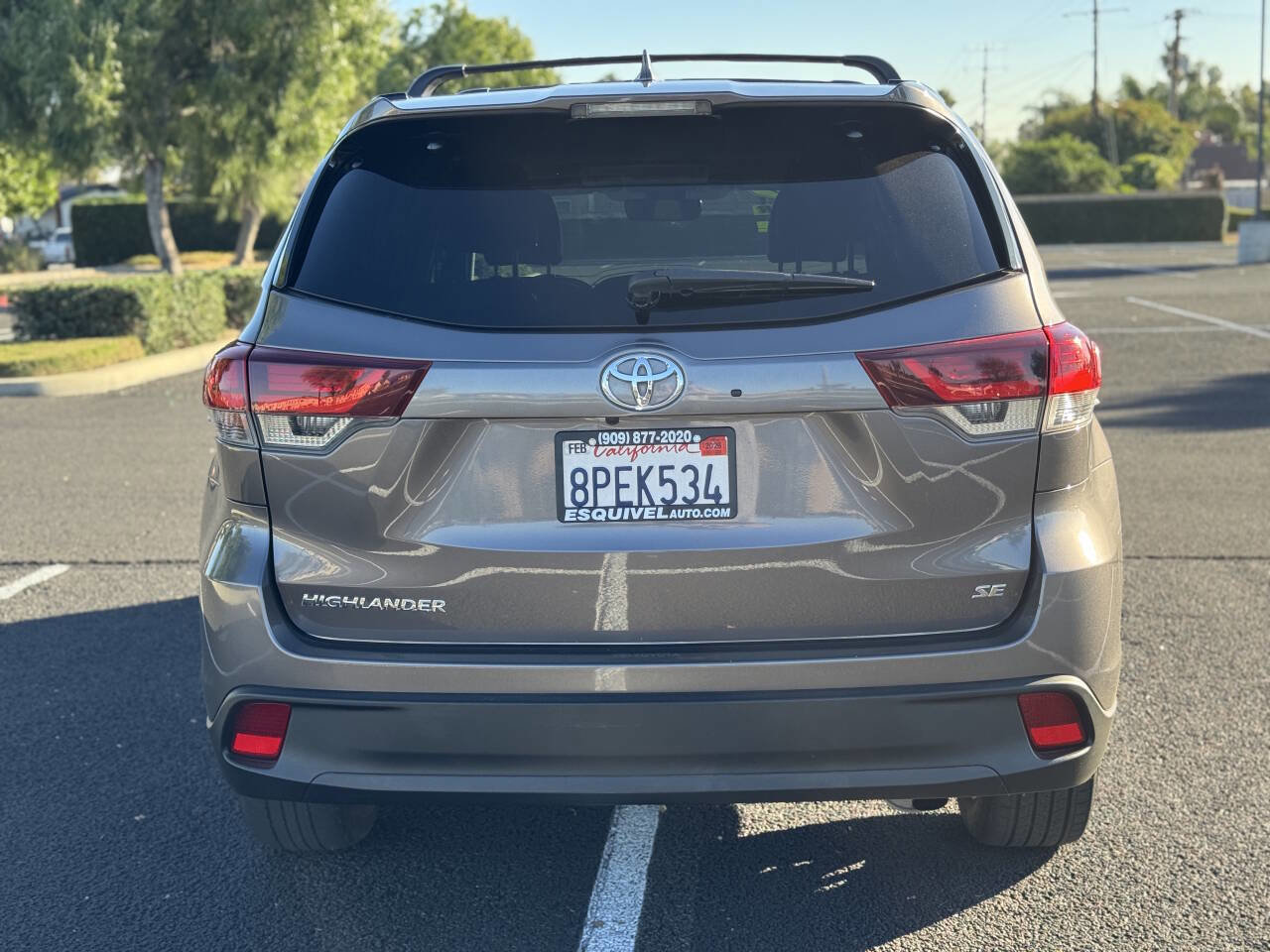 Used 2019 Toyota Highlander SE image 3