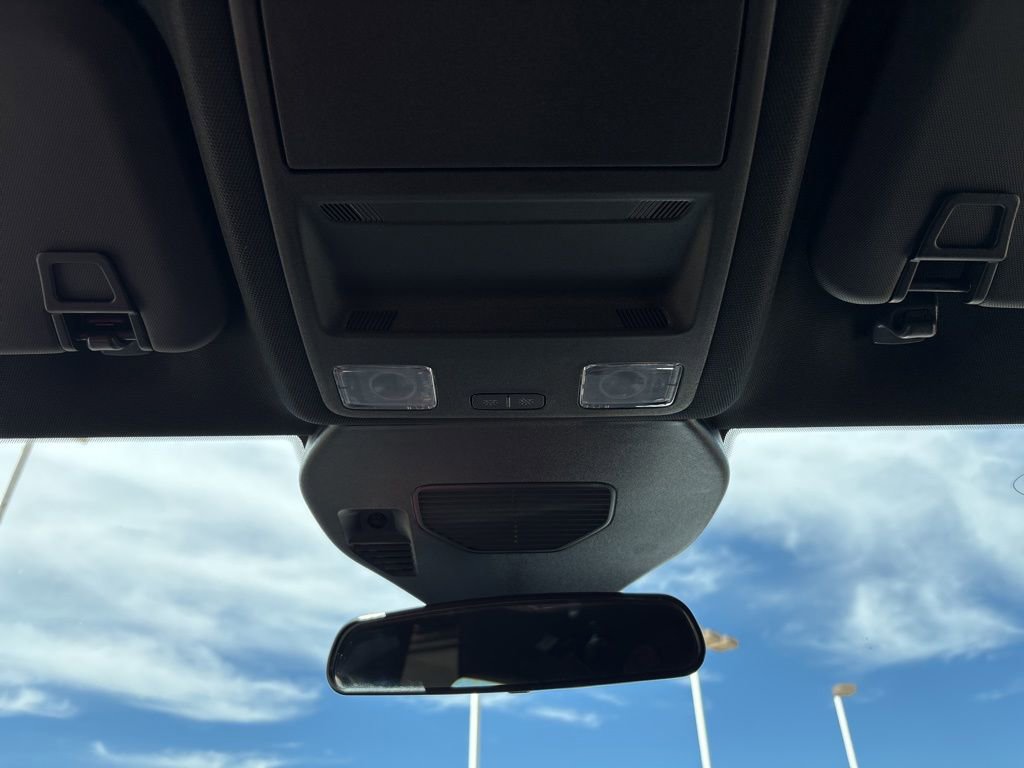 Used 2025 Ford Escape ST-Line Select AWD/4WD image 38