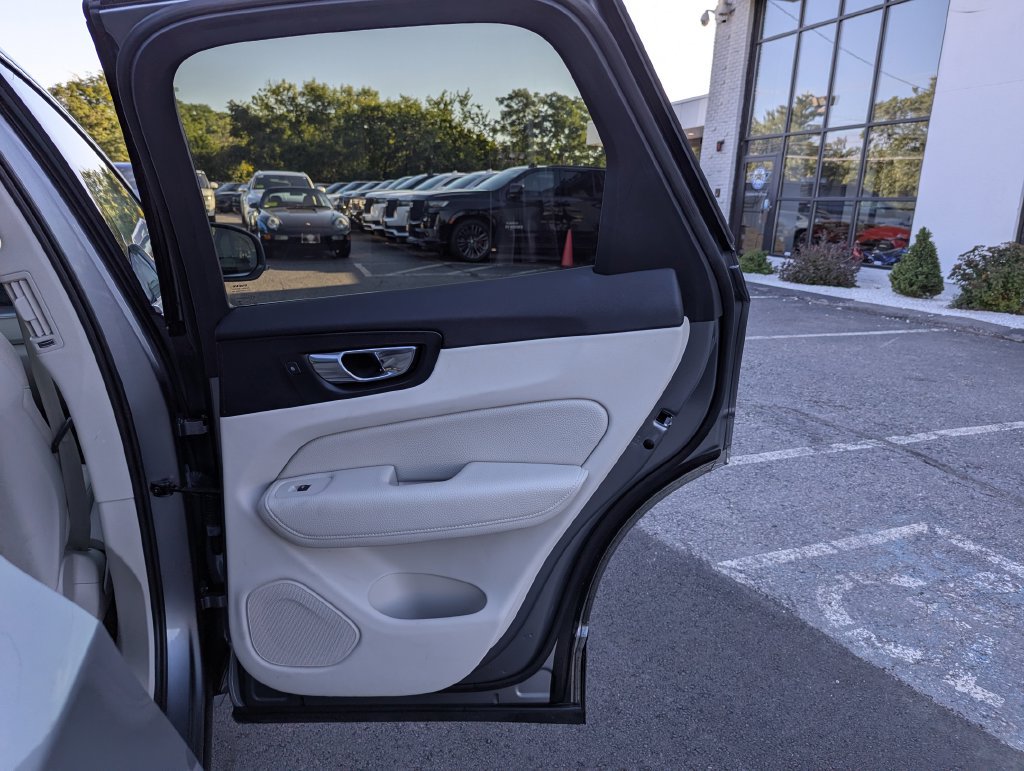 Used 2018 Volvo XC60 T5 Momentum w/ Convenience Package AWD/4WD image 31