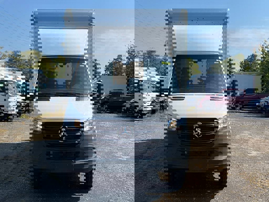 Used 2024 Mercedes-Benz Sprinter 4500 image 4