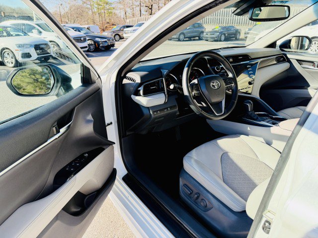Used 2020 Toyota Camry XSE image 9