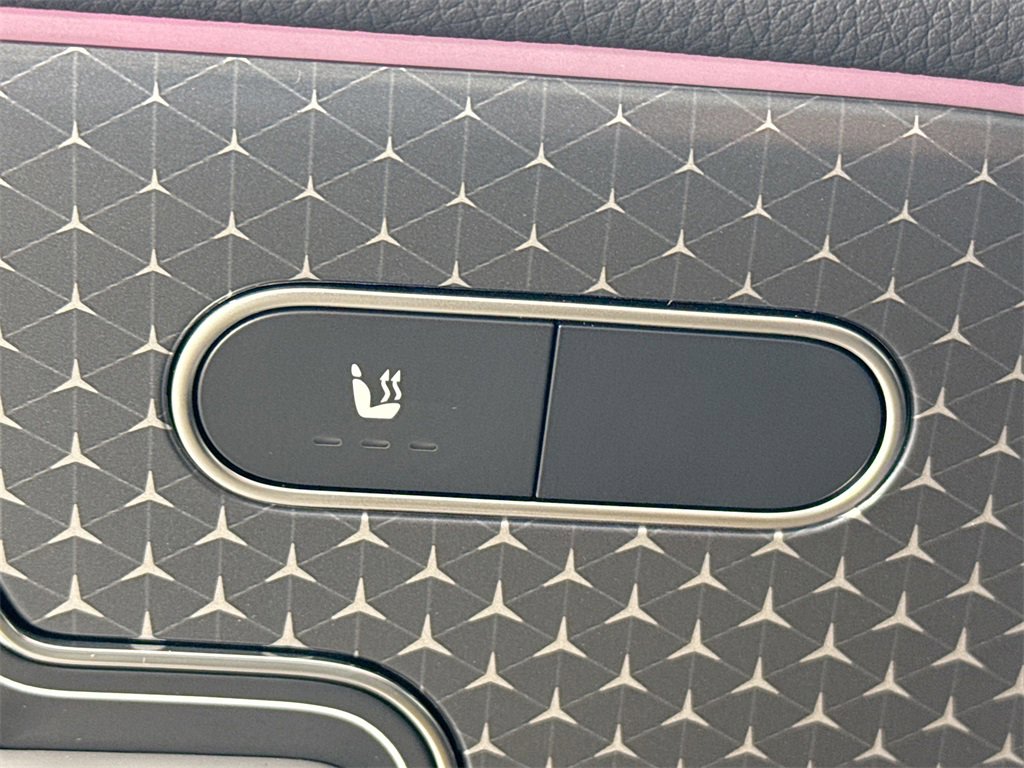 Used 2025 Mercedes-Benz GLB 250 4MATIC image 22