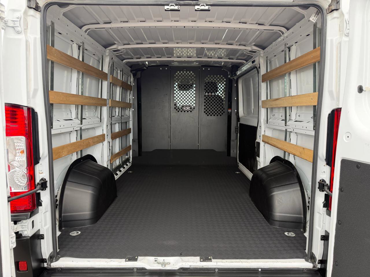Used 2025 RAM ProMaster 2500 w/ U-Haul Equipment Group FWD image 27