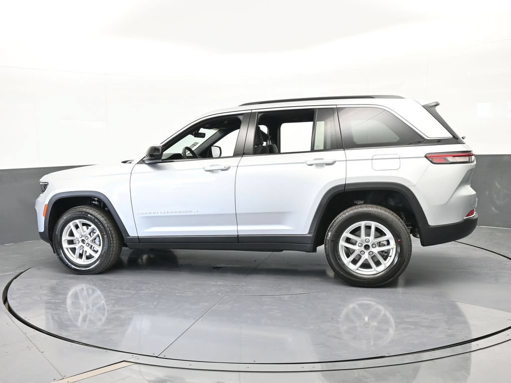 New 2026 Jeep Grand Cherokee Laredo X RWD image 3
