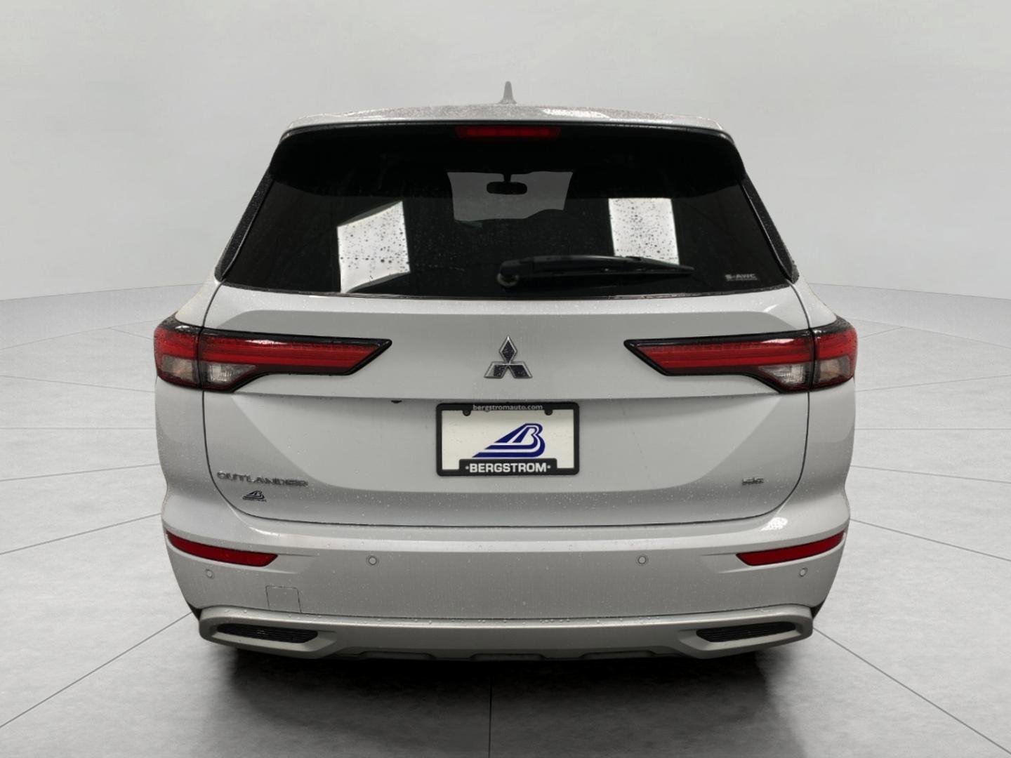 Used 2024 Mitsubishi Outlander AWD image 5