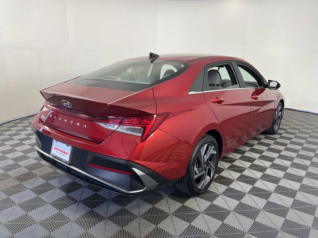 Used 2025 Hyundai Elantra SEL image 15