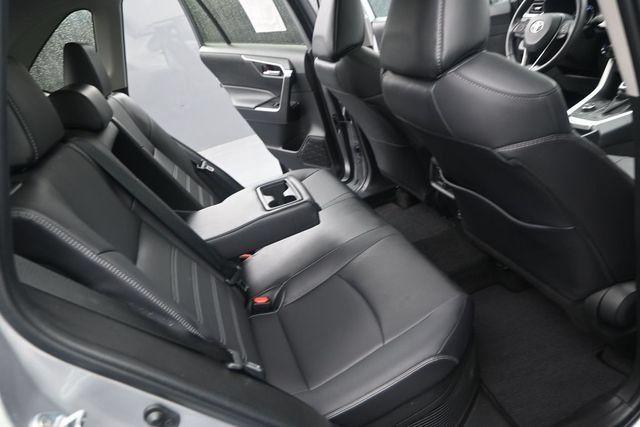 Used 2022 Toyota RAV4 XLE Premium AWD/4WD image 17