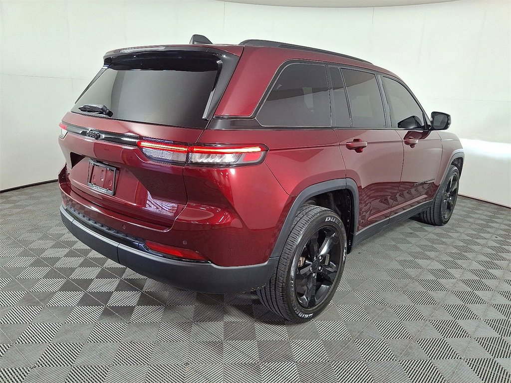 Used 2023 Jeep Grand Cherokee Altitude image 10