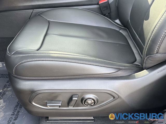 New 2025 Jeep Grand Cherokee Limited image 11