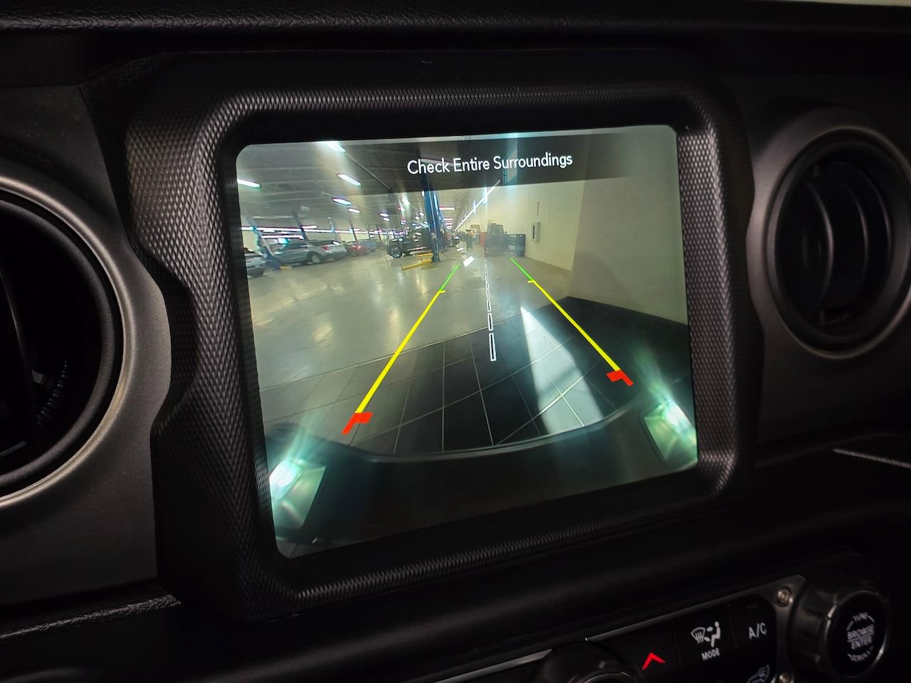 Used 2021 Jeep Gladiator Willys image 28