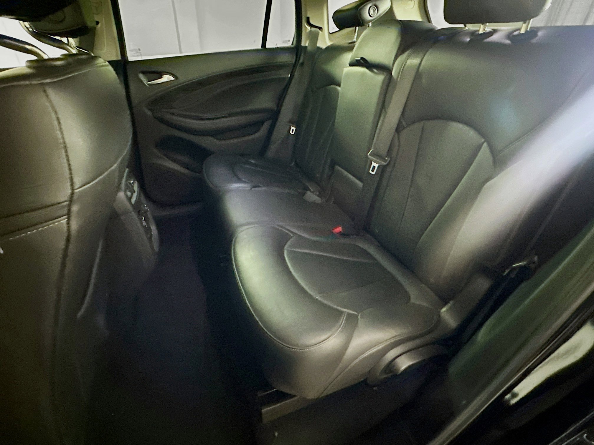 Used 2020 Buick Envision Essence image 27