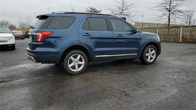 Used 2017 Ford Explorer XLT w/ Equipment Group 202A image 8