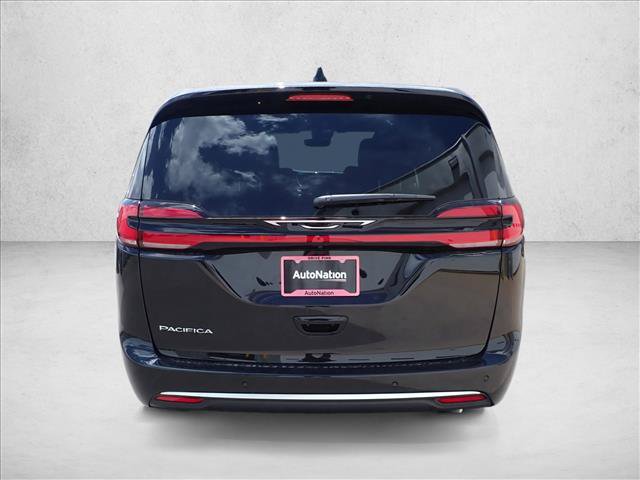 New 2027 Chrysler Pacifica Select FWD image 3