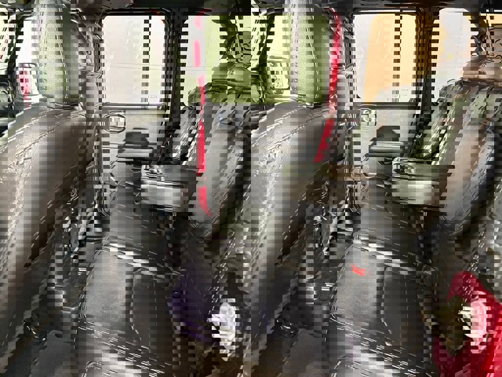 Used 2022 Jeep Wrangler Unlimited Sahara image 35