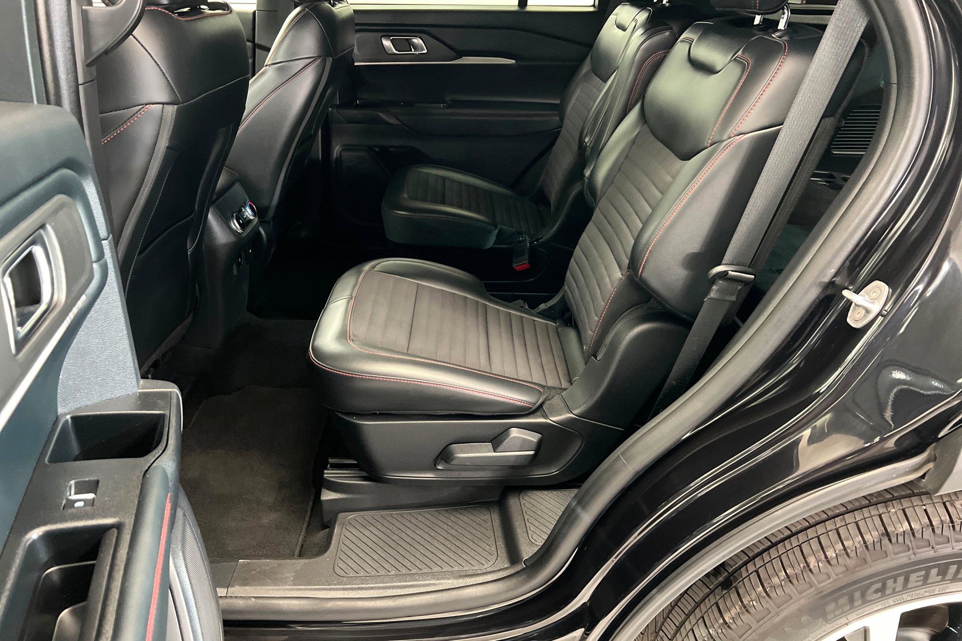 Used 2025 Ford Explorer ST-Line image 22