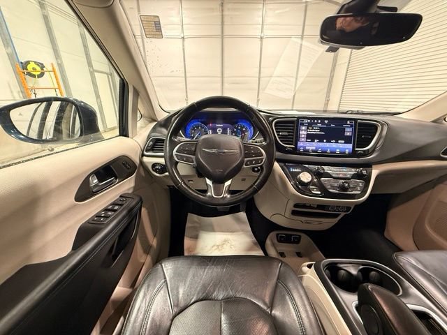 Used 2021 Chrysler Pacifica Touring-L FWD image 19