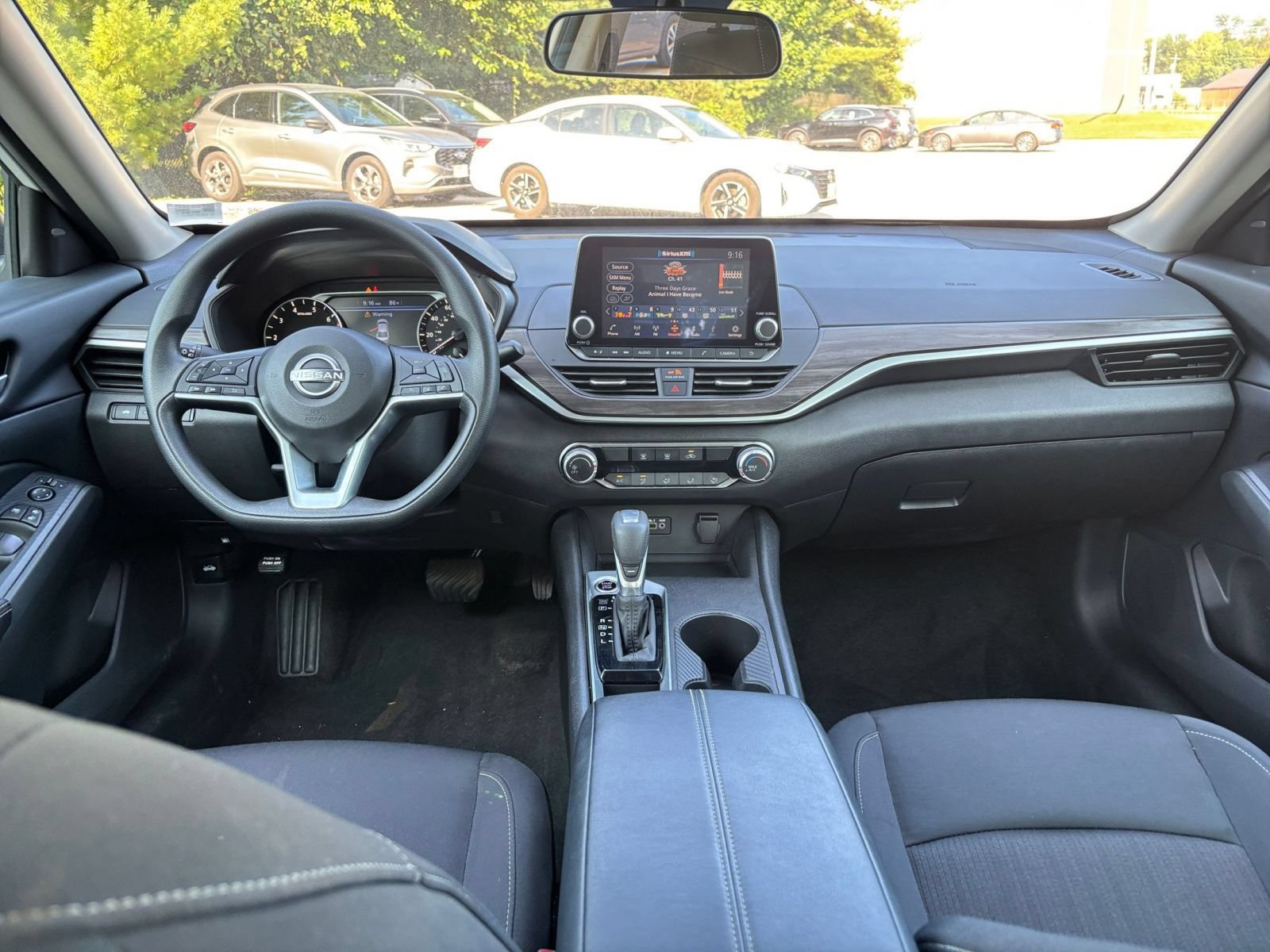 Used 2025 Nissan Altima 2.5 SV FWD image 33
