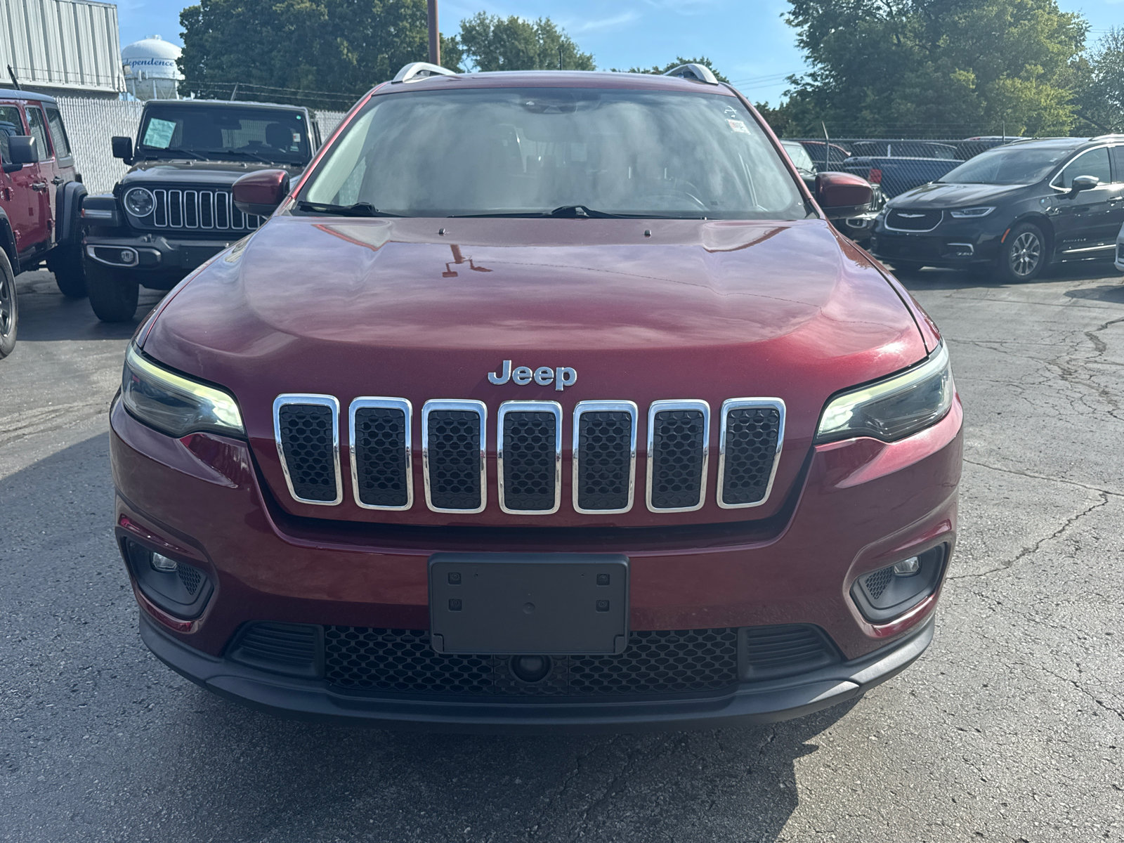 Used 2021 Jeep Cherokee Latitude Lux AWD/4WD image 2