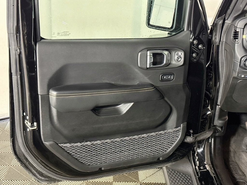 Used 2024 Jeep Wrangler Unlimited Sahara w/ Technology Group AWD/4WD image 11
