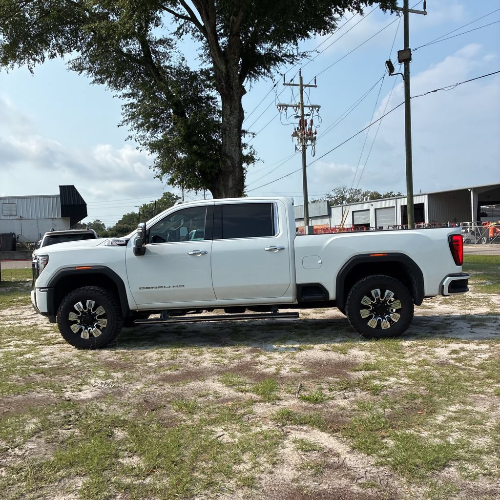 Used 2024 GMC Sierra 2500 Denali w/ Denali Reserve Package AWD/4WD image 2