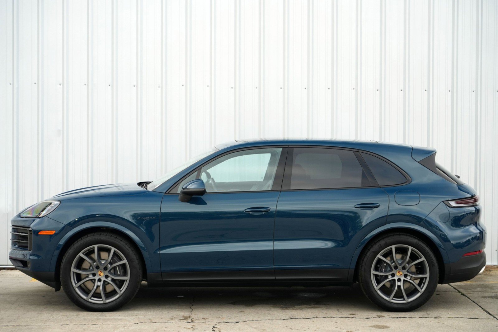 Used 2024 Porsche Cayenne w/ Premium Package image 55
