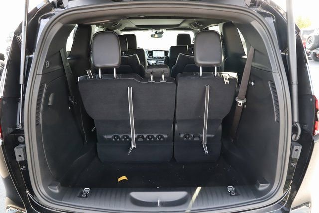 New 2026 Chrysler Pacifica Limited w/ S Appearance Package image 7
