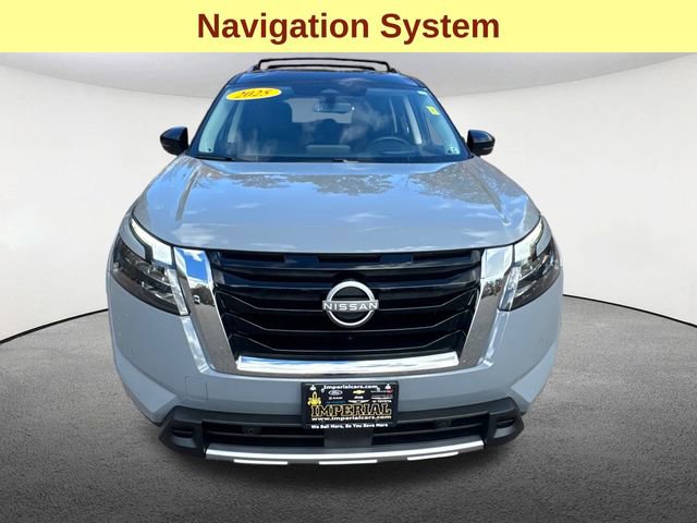 Used 2025 Nissan Pathfinder Platinum w/ Cargo Package AWD/4WD image 4