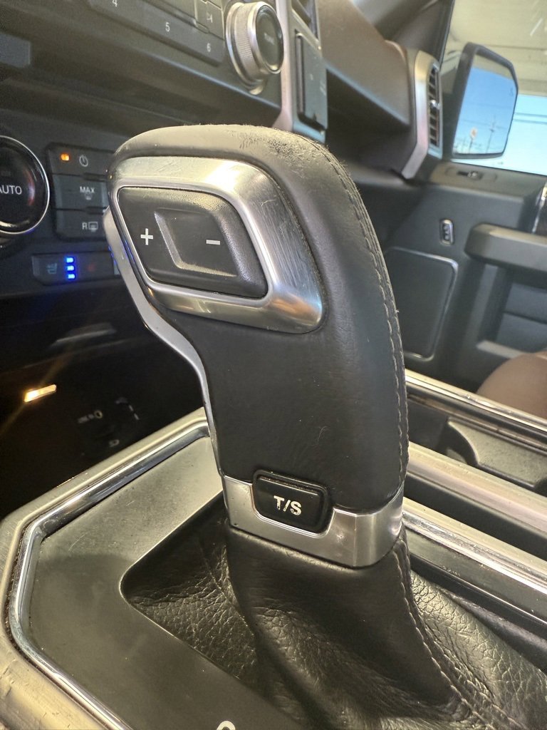 Used 2015 Ford F150 Platinum w/ Equipment Group 701A Luxury image 38