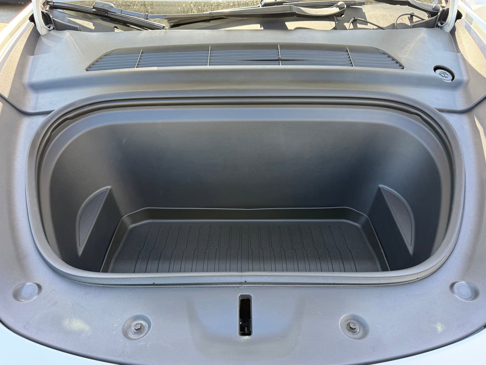 Used 2022 Tesla Model Y Long Range image 39