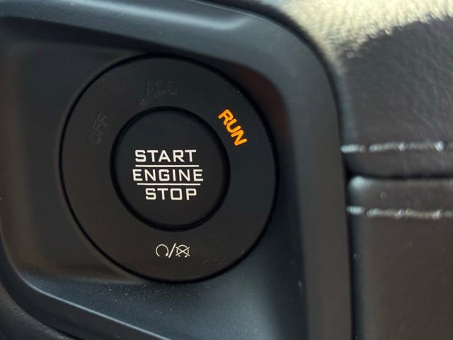 Used 2025 Jeep Gladiator Sport image 37