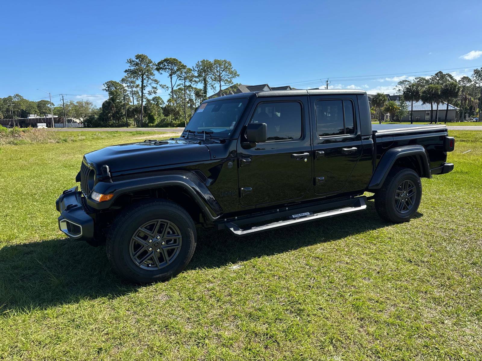 Certified 2024 Jeep Gladiator Sport AWD/4WD image 7