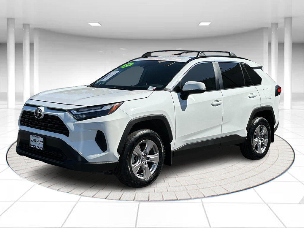Used 2025 Toyota RAV4 XLE AWD/4WD image 1