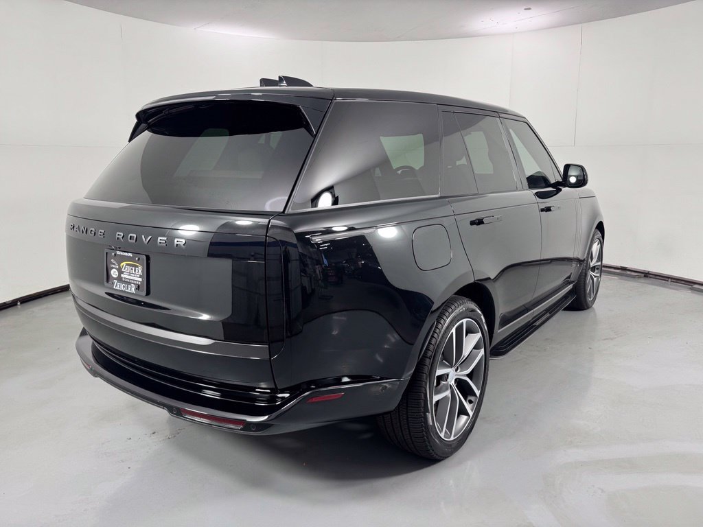 Used 2025 Land Rover Range Rover SE AWD/4WD image 6