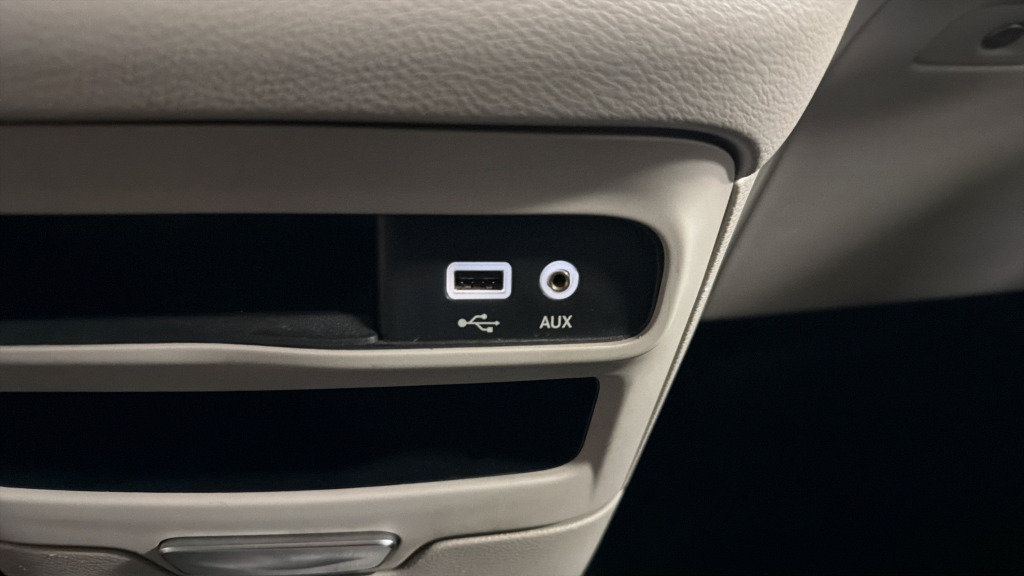 Used 2018 Chrysler Pacifica Touring-L FWD image 28
