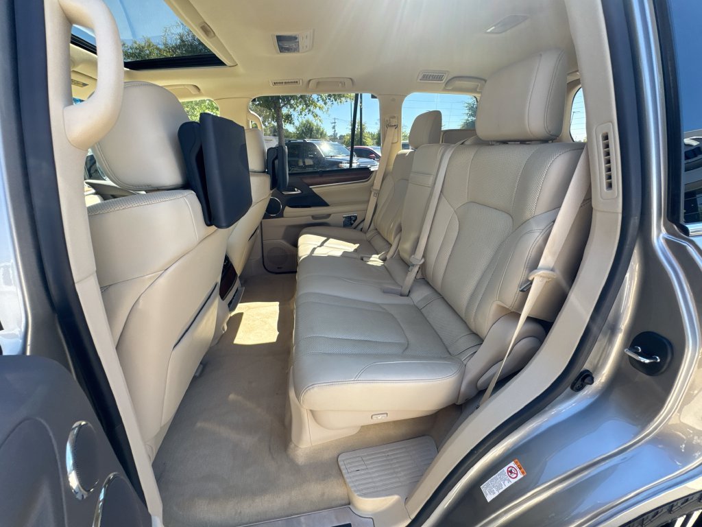 Used 2019 Lexus LX 570 4WD w/ Luxury Package image 30